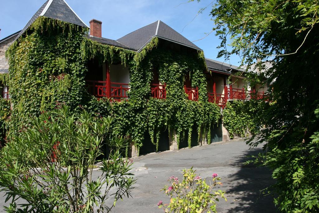 Castel Hotel 1904 Saint-Gervais-dʼAuvergne Buitenkant foto